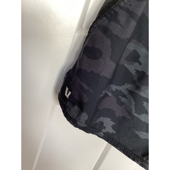Vuori‎ women's clementine shorts black watercolor camo athletic gym - Picture 7 of 13